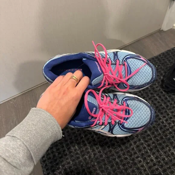 Womens Asics Size 8 - Picture 2 of 3